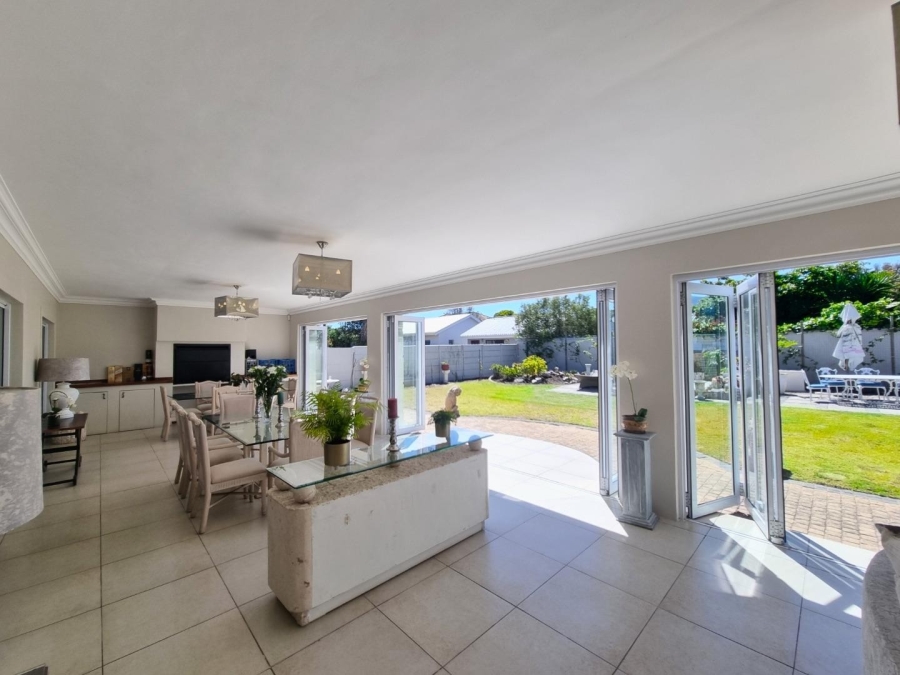 5 Bedroom Property for Sale in Sandbaai Western Cape